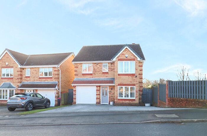 4 Bedroom Detached House For Sale In Parklands View, Aston, S26