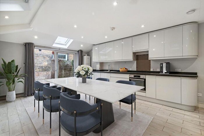 1 Bedroom Flat To Rent In Rothschild Road, Chiswick Park, W4