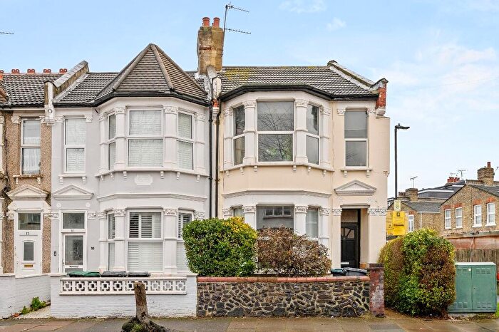 3 Bedroom End Of Terrace House For Sale In Meads Road, London, N22