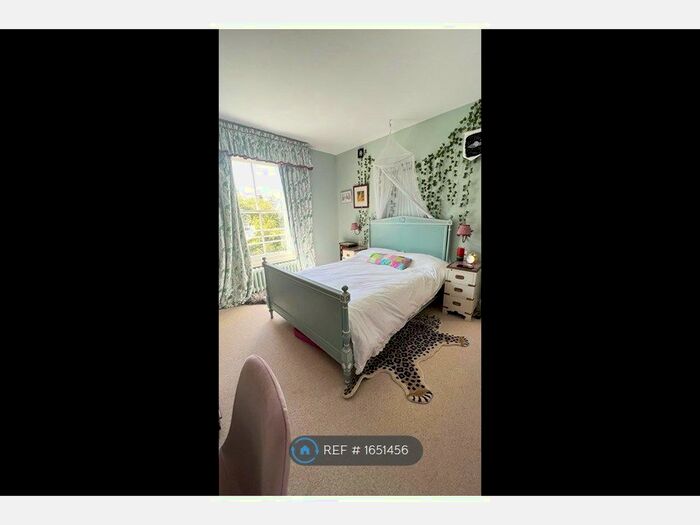 5 Bedroom Semi-Detached House To Rent In Navarino Road, Hackney, E8