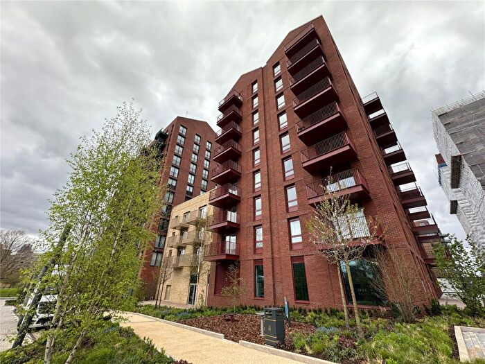 Apartment To Rent In Iris House, Polar Riverside, London, E14