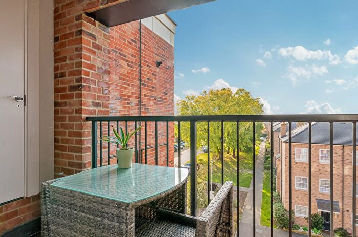 1 Bedroom Flat For Sale In Oregon Court, Toye Avenue, Whetstone, N20