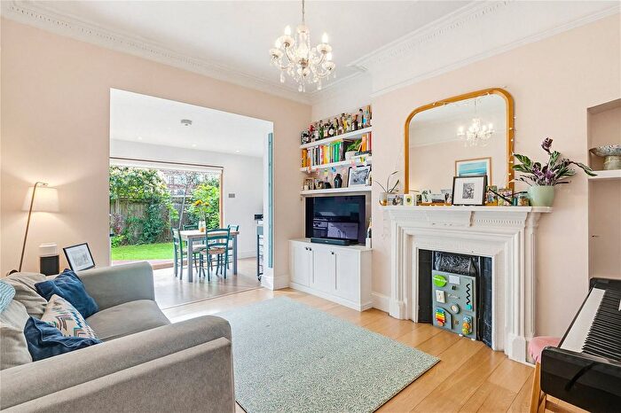 2 Bedroom Flat For Sale In Rowfant Road, SW17