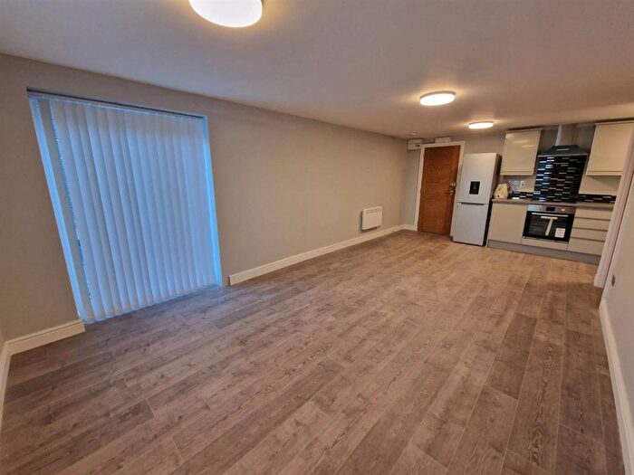 2 Bedroom Flat To Rent In Fairway Avenue, Borehamwood, Hertfordshire, WD6