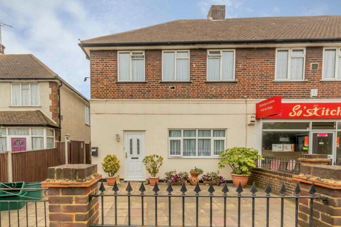 2 Bedroom Flat To Rent In Hook Rise South, Surbiton, KT6