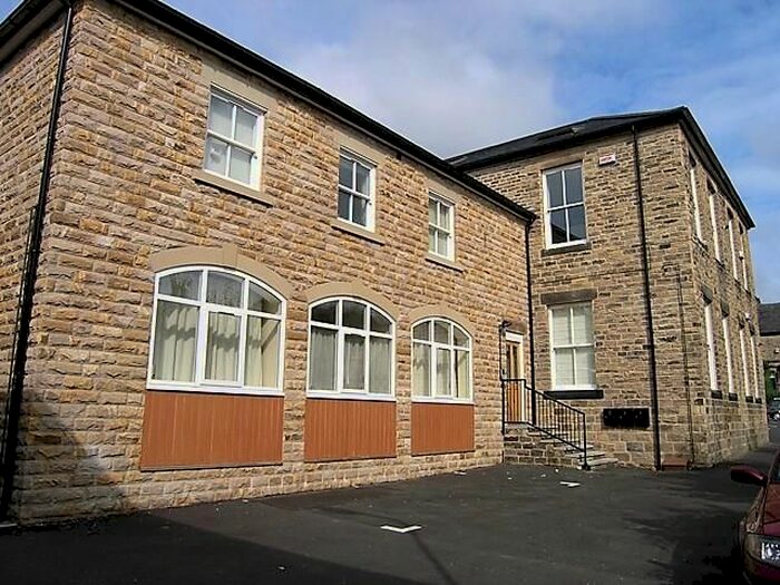 3 Bedroom Flat To Rent In Wesley Lane, Sheffield, South Yorkshire, Uk, S10