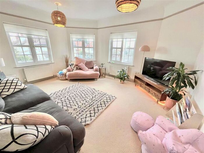 3 Bedroom Maisonette To Rent In Henleaze Road, Henleaze, Bristol BS9