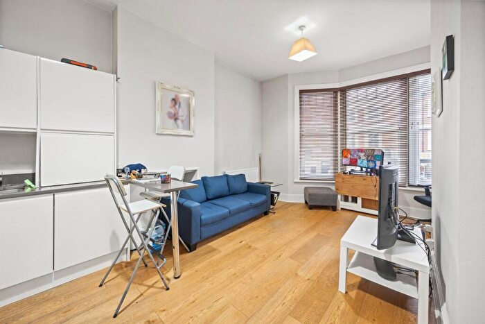2 Bedroom Flat For Sale In Mill Lane, West Hampstead, NW6