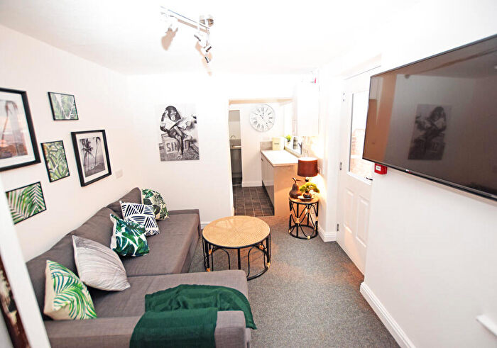 6 Bedroom Terraced House To Rent In West Lorne Street, CH1