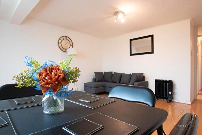 2 Bedroom Flat To Rent In Forest View, Cardiff, CF5