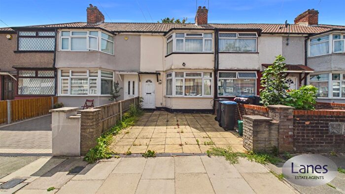 2 Bedroom Terraced House For Sale In Oaklands Avenue, Edmonton, N9