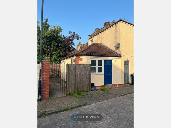 1 Bedroom Flat To Rent In Birkin Street, Bristol, BS2