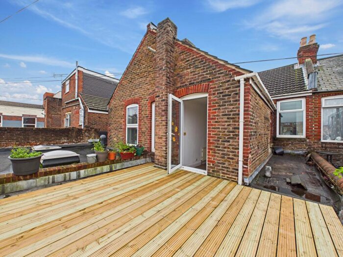 2 Bedroom Maisonette To Rent In Highland Road, Southsea, PO4