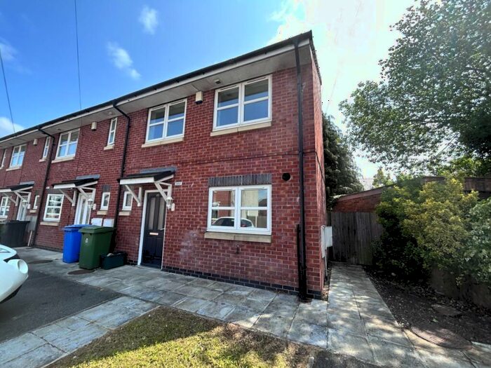 3 Bedroom Semi-Detached House To Rent In High Street, Wrexham, LL14