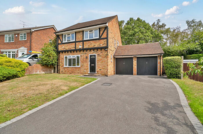 4 Bedroom Detached House For Sale In Marshwood Road, Lightwater, Surrey, GU18