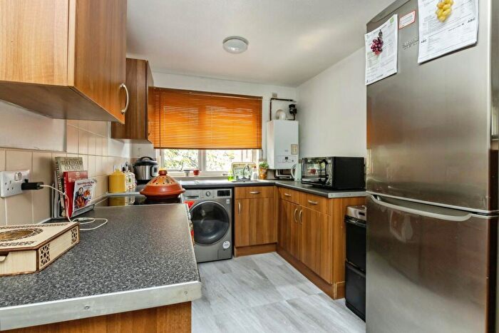1 Bedroom Flat To Rent In Ladysmock Gardens, Nottingham, NG2
