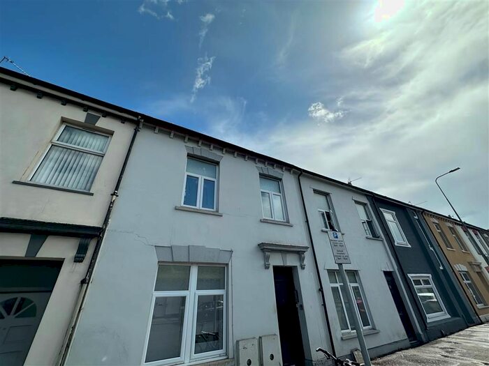 2 Bedroom Flat To Rent In Lower Cathedral Road, Cardiff, CF11