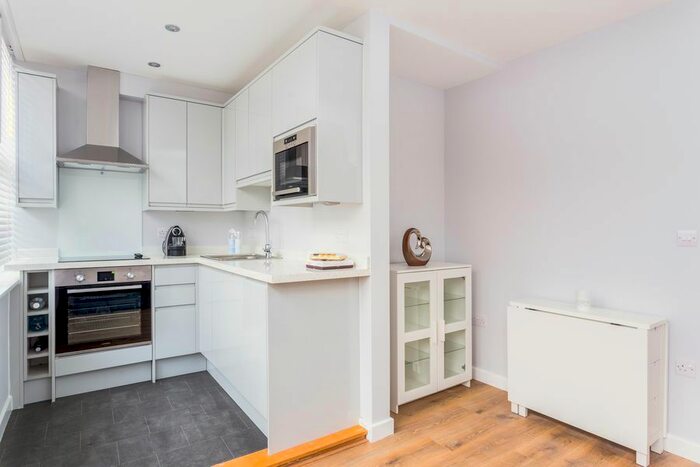 1 Bedroom Flat To Rent In Victoria Road, Farnborough, GU14