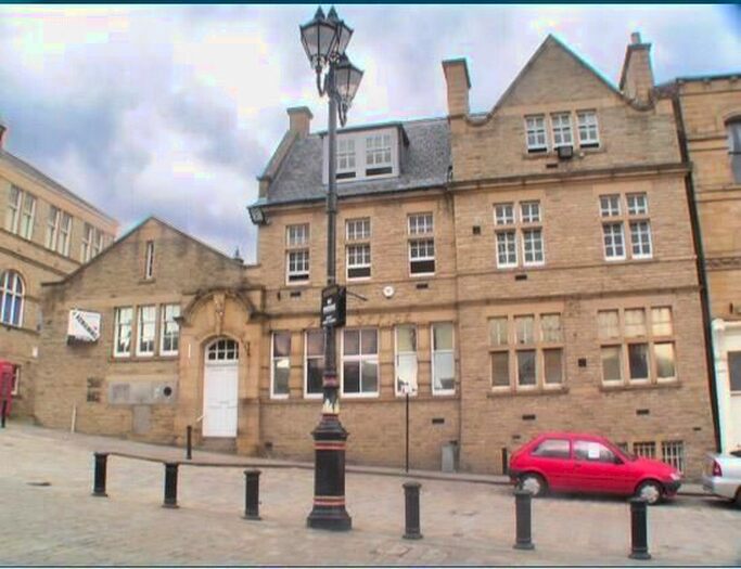 2 Bedroom Flat To Rent In Market Place, Batley, WF17