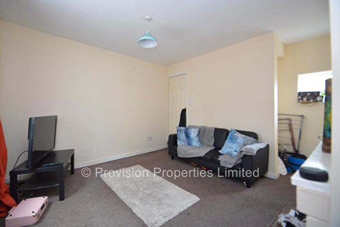 2 Bedroom End Of Terrace House To Rent In Moorland Avenue, Hyde Park, Leeds, LS6