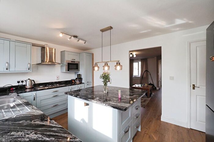 3 Bedroom Semi-Detached House For Sale In New Scott Street, Mansfield, NG20