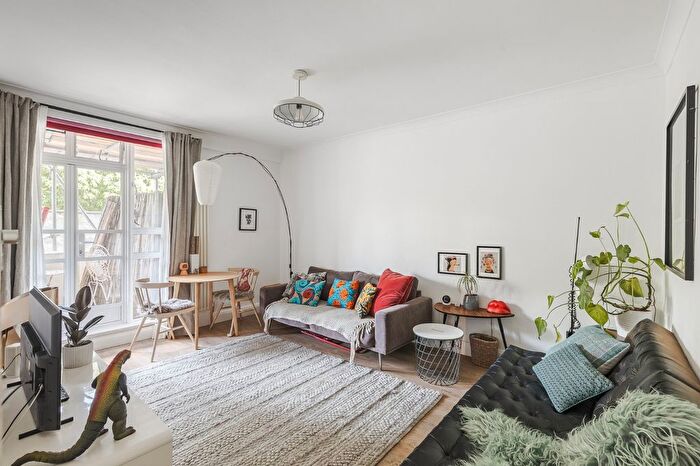 1 Bedroom Flat To Rent In Hallfield Estate, Bayswater, London, W2