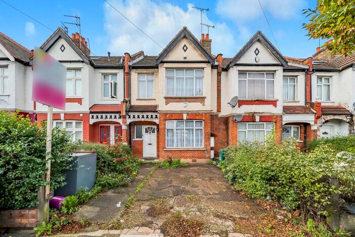 3 Bedroom Property For Sale In Colney Hatch Lane, Colney Hatch, London, N10