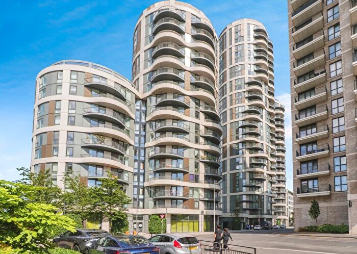 2 Bedroom Flat For Sale In Cambridge Road, Barking, Essex, IG11