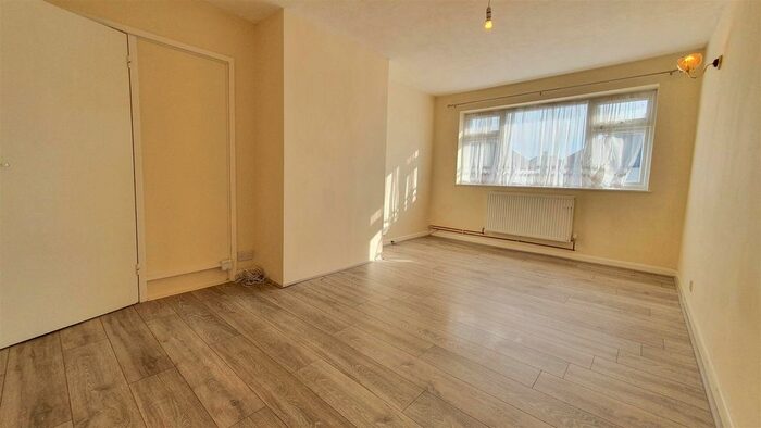 2 Bedroom Maisonette To Rent In Fairey Avenue, Hayes, UB3