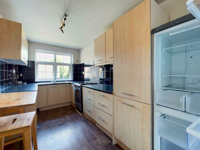 2 Bedroom Flat To Rent In Withdean Rise, BN1