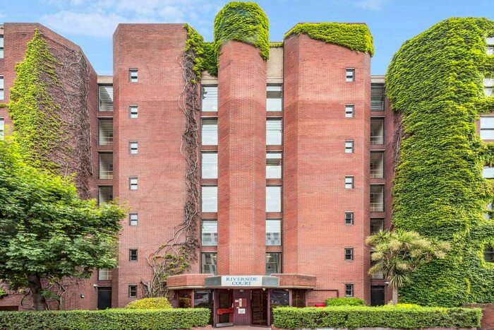 1 Bedroom Flat To Rent In Nine Elms Lane, London, SW8