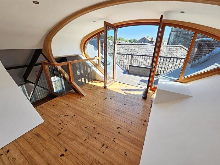 2 Bedroom Flat For Sale In West Street, Tavistock, PL19