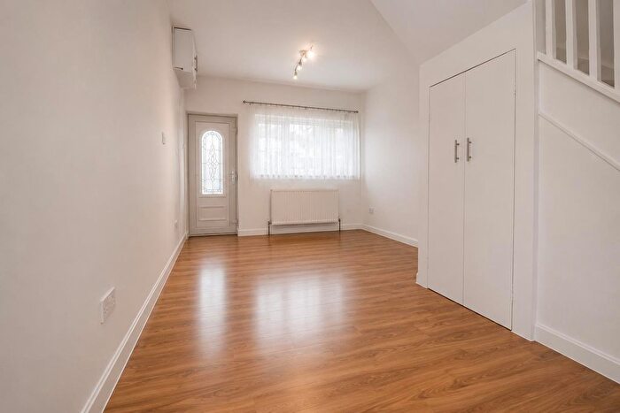 2 Bedroom Terraced House To Rent In Crosslands Avenue, Southall, UB2