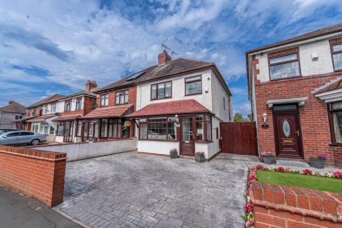 3 Bedroom Semi-Detached House For Sale In Reedswood Lane, Walsall, WS2
