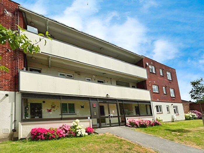 2 Bedroom Flat To Rent In Parade Court, London Road, PO2