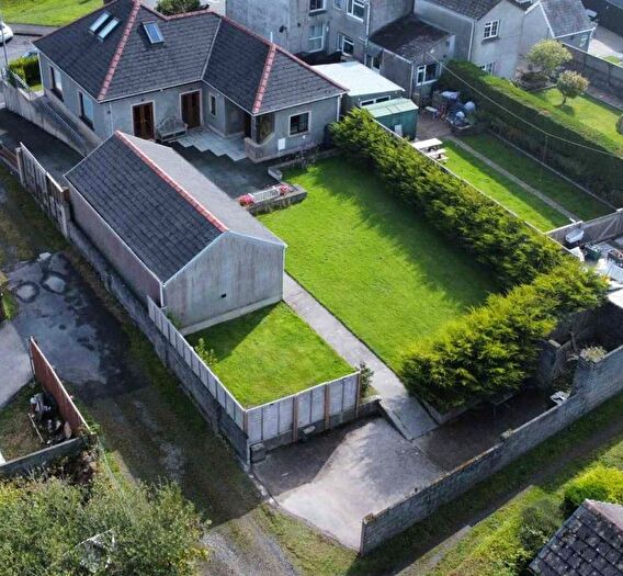3 Bedroom Bungalow For Sale In Carmarthen Road, Kilgetty, Pembrokeshire, SA68