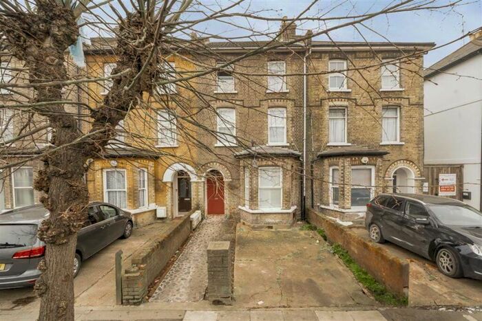 2 Bedroom Flat To Rent In Lichfield Road, Cricklewood, NW2