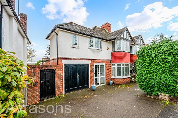 3 Bedroom Detached House To Rent In Epsom, Surrey, KT18