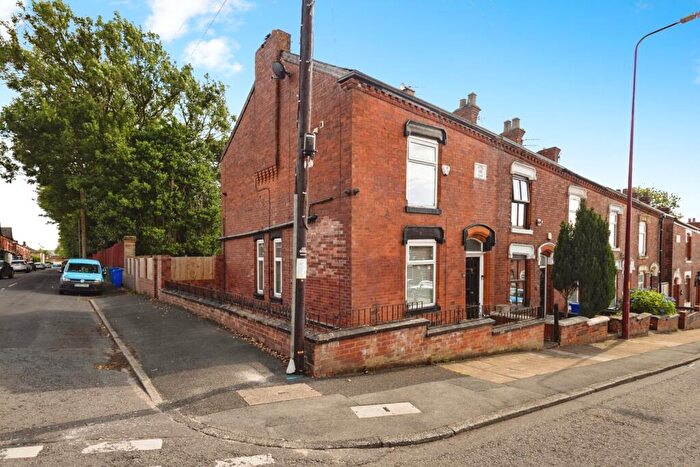 3 Bedroom End Of Terrace House For Sale In Chapel Street, Dukinfield, Cheshire, SK16