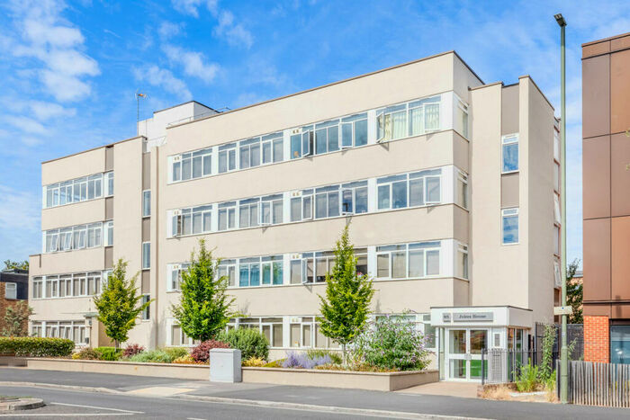 1 Bedroom Flat To Rent In East Street, Epsom, KT17