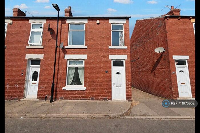 3 Bedroom End Of Terrace House To Rent In Ridgill Avenue, Skellow, Doncaster, DN6