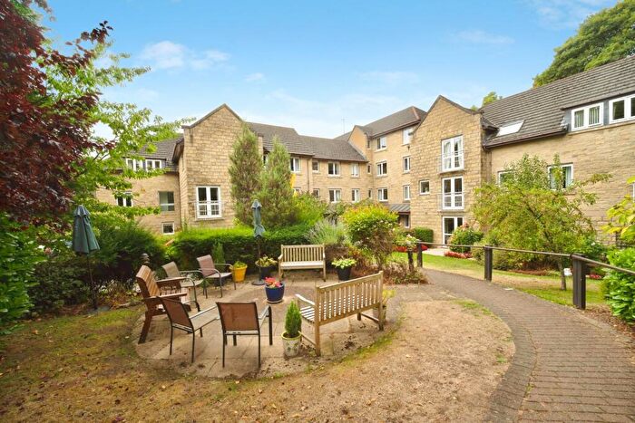 1 Bedroom Apartment For Sale In Sutton Court, Bingley, BD16