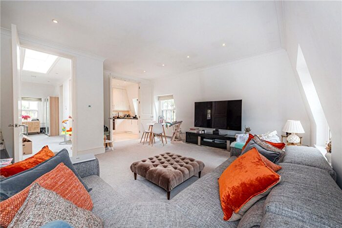 3 Bedroom Flat To Rent In Addison Road, Holland Park, London, W14