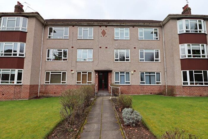 3 Bedroom Flat To Rent In Corrour Road, Newlands, Glasgow, G43