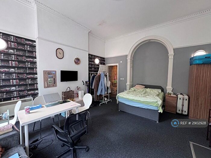 Studio To Rent In Berkeley Square, Bristol, BS8 - Photo 2