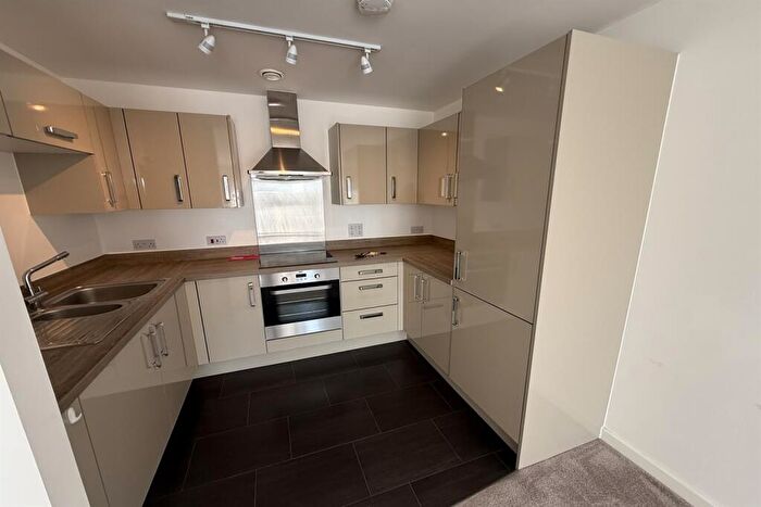 2 Bedroom Flat To Rent In Hackney House, DA17