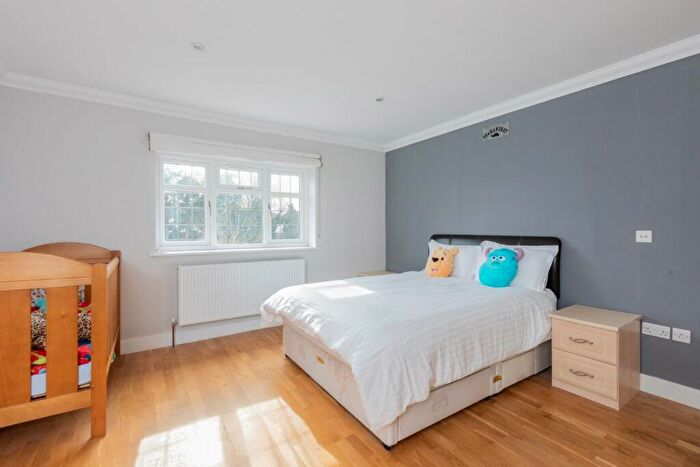 5 Bedroom Detached House For Sale In Buckland Avenue, Langley, SL3