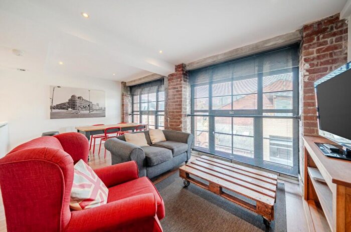 1 Bedroom Flat To Rent In Crispin Lofts, New York Road, Leeds, West Yorkshire, LS2