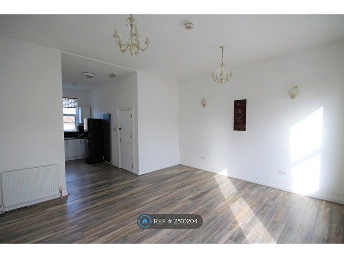 Studio To Rent In Lower Addiscombe Road, Croydon, CR0