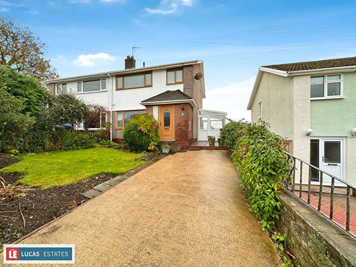 3 Bedroom Semi Detached House For Sale In The Spinney, Pontllanfraith, Blackwood, NP12